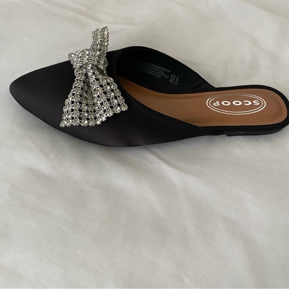 Scoop Women’s Point Toe Slingback Mules with Bow - Picture 3 of 10